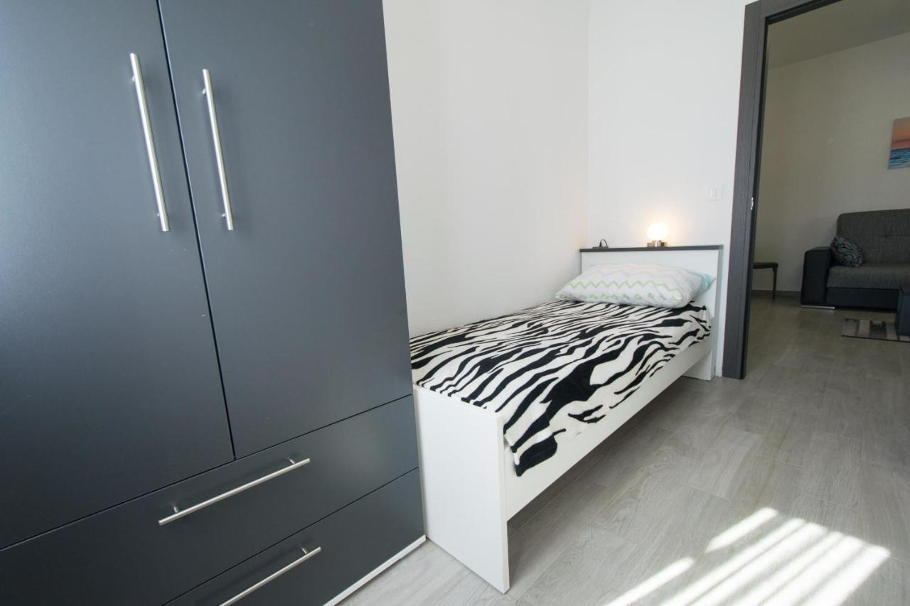 Apartments Mladenka Malinska Exteriér fotografie